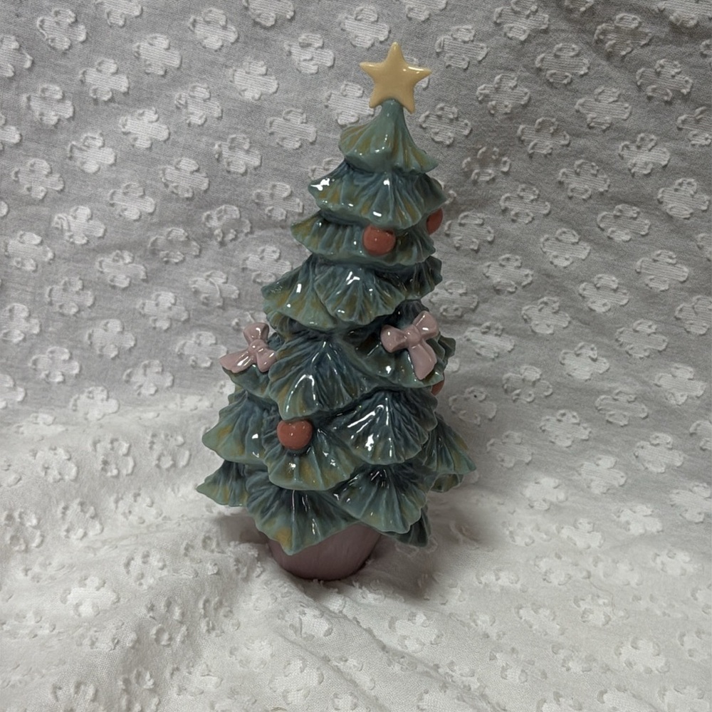 Lladró Porcelain Christmas Tree Figurine - Picture 13 of 13